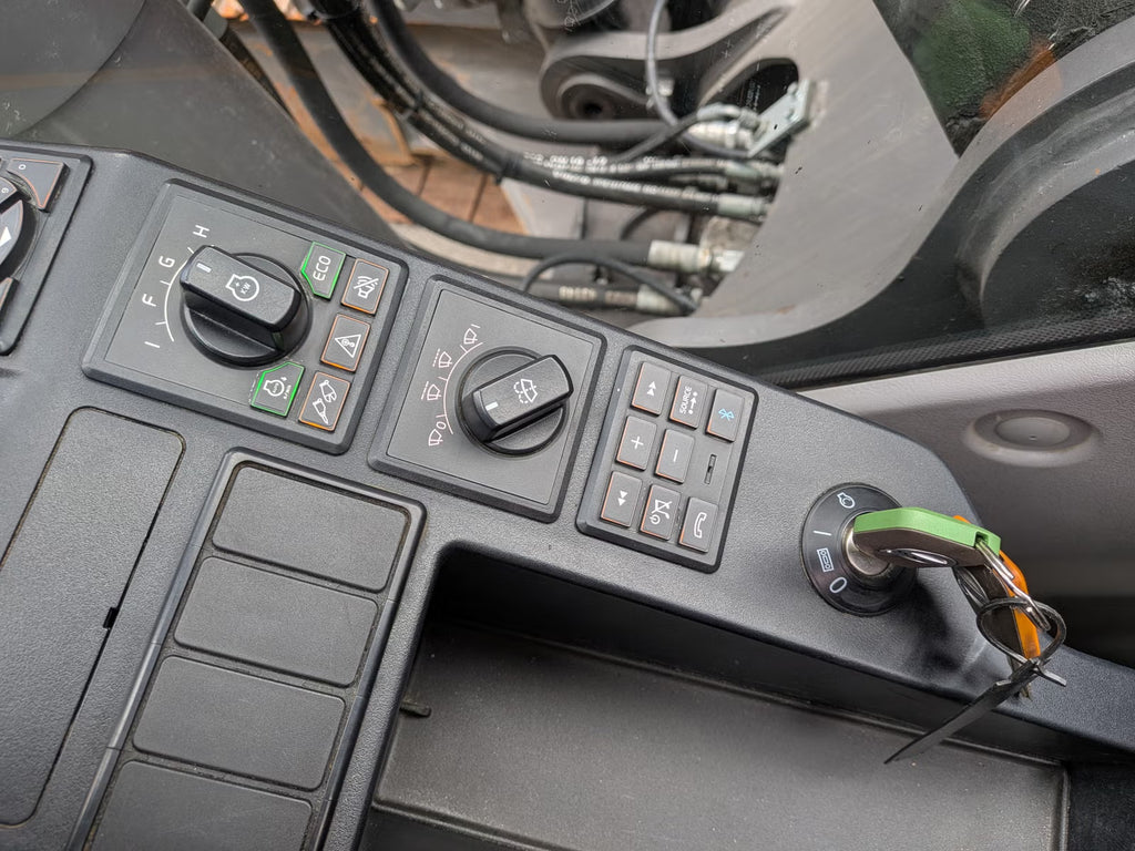 Pelle Volvo EC200E