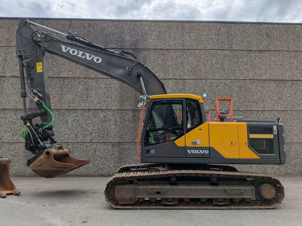 Pelle Volvo EC200E