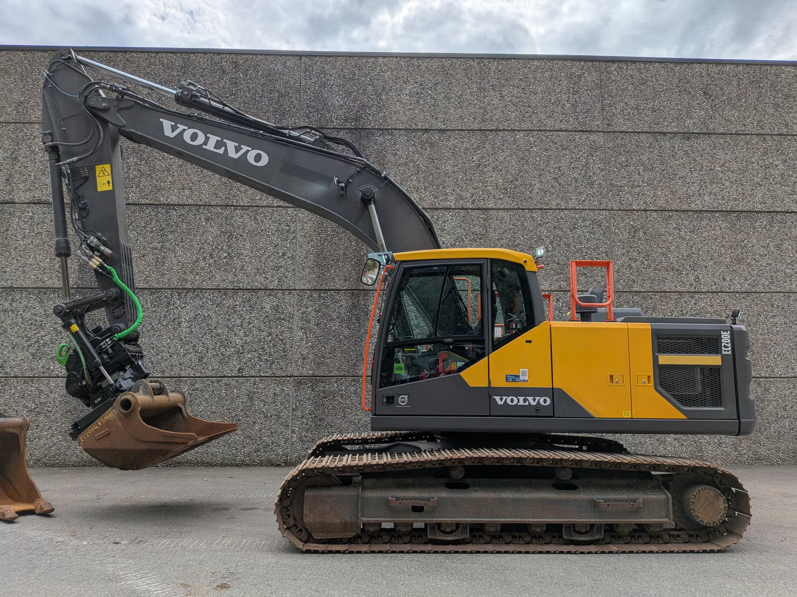 Pelle Volvo EC200E