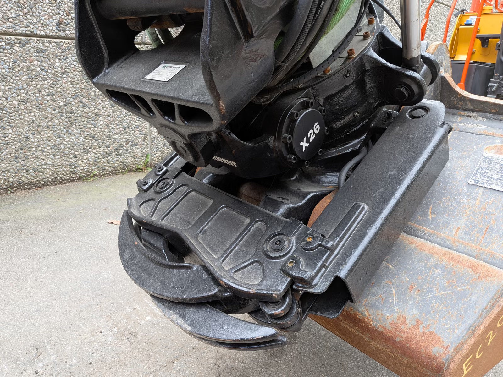 Pelle Volvo EC200E