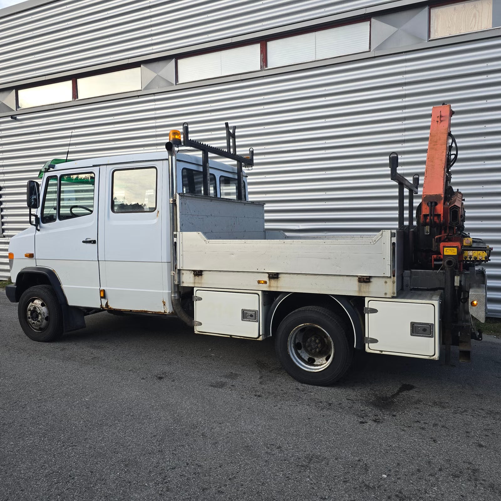Camion Mercedes-Benz Vario 815D 2003 - Camion-grue 150 ch