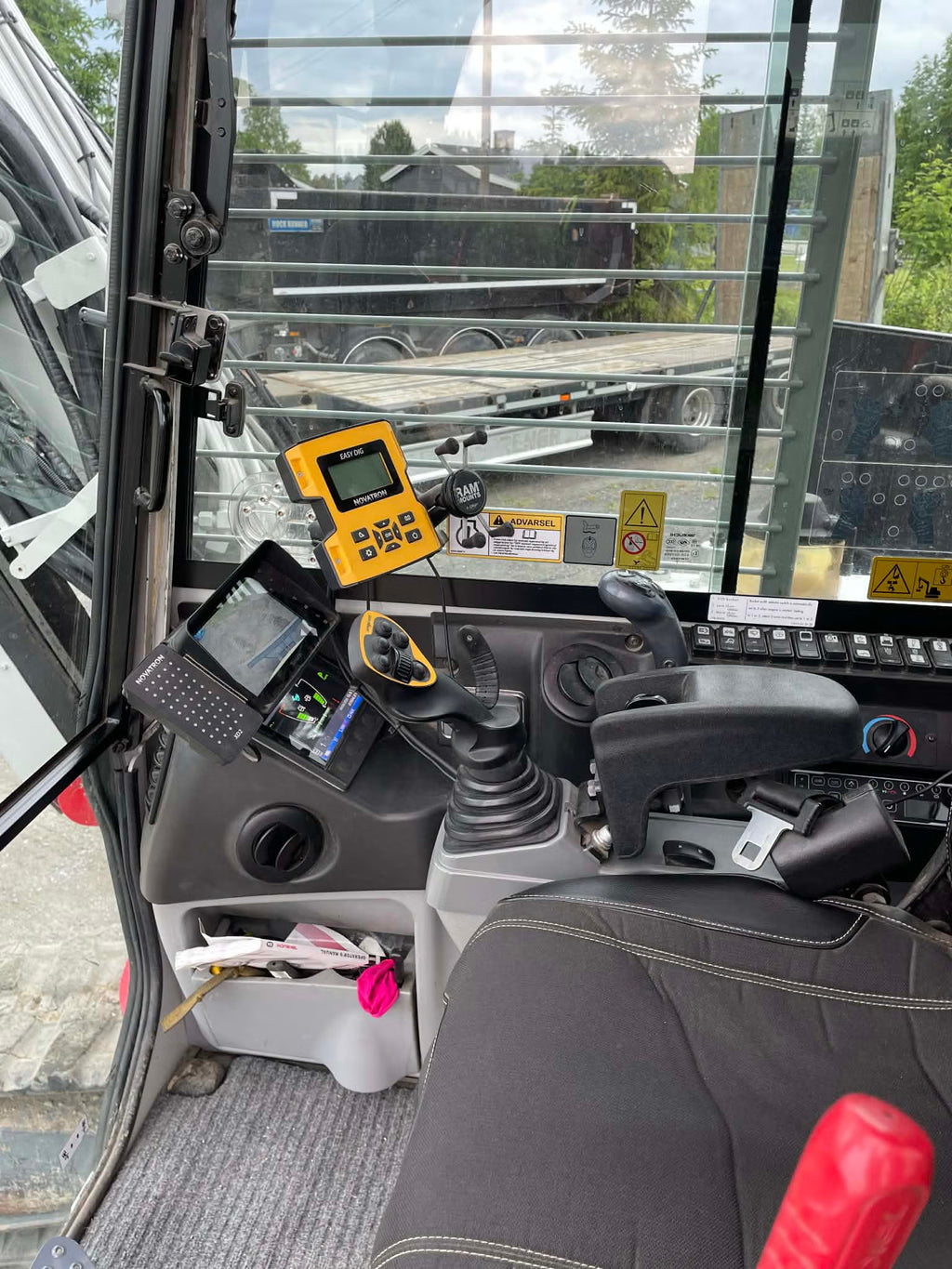 Pelle Takeuchi TB280FR