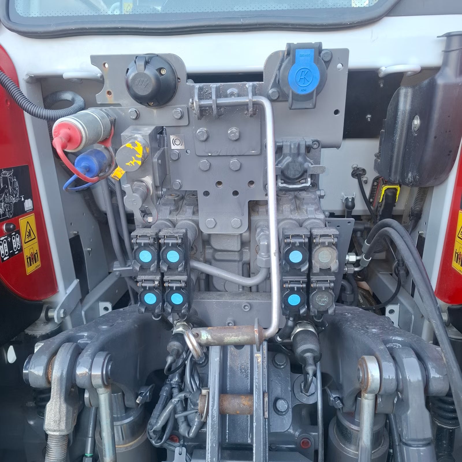 Tracteur Massey Ferguson 5S 145 Dyna-6