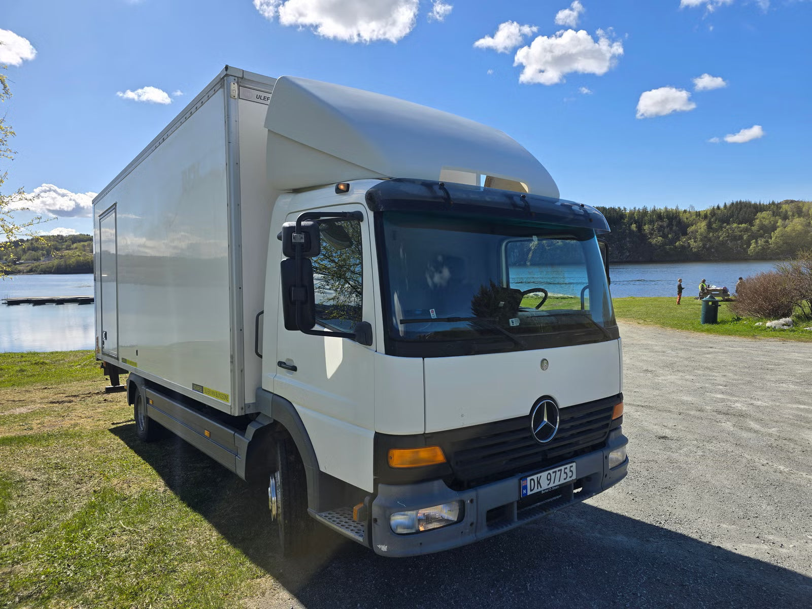Camion Mercedes-Benz 818